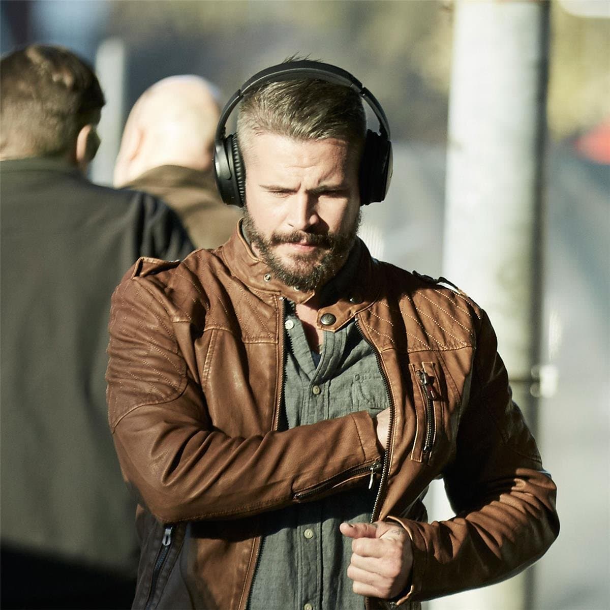 Bose 759944-0010 QuietComfort 35 (Series I) Wireless Headphones, Noise Cancelling - Black - Image 2