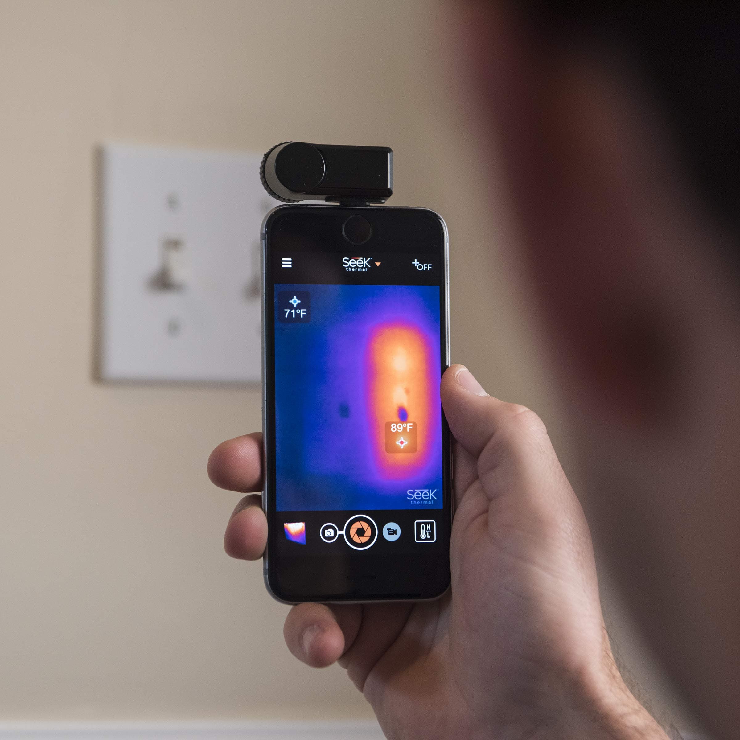Seek Thermal Compact - All-Purpose Thermal Imaging Camera for iOS , Black - LW-AAA - Image 8