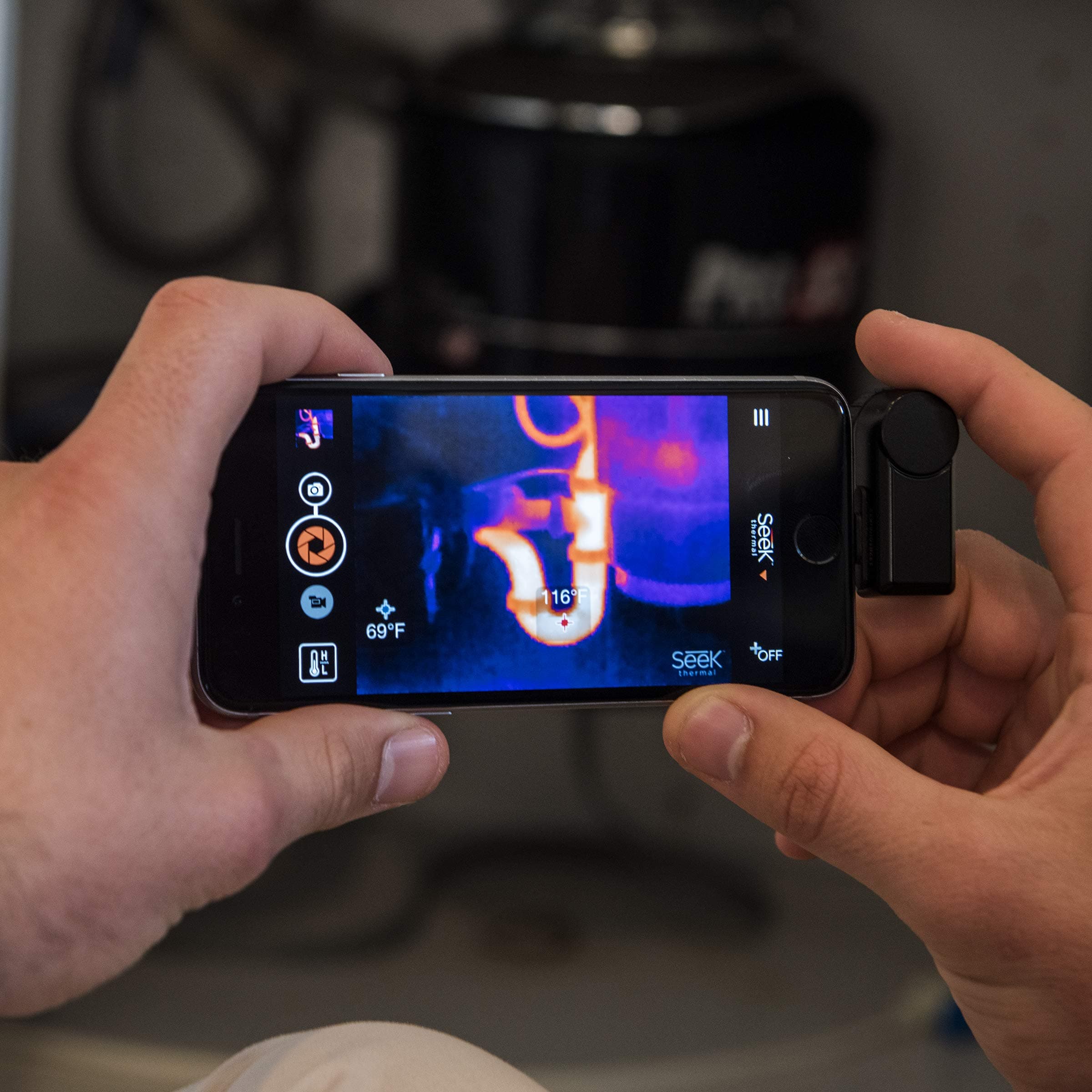 Seek Thermal Compact - All-Purpose Thermal Imaging Camera for iOS , Black - LW-AAA - Image 7